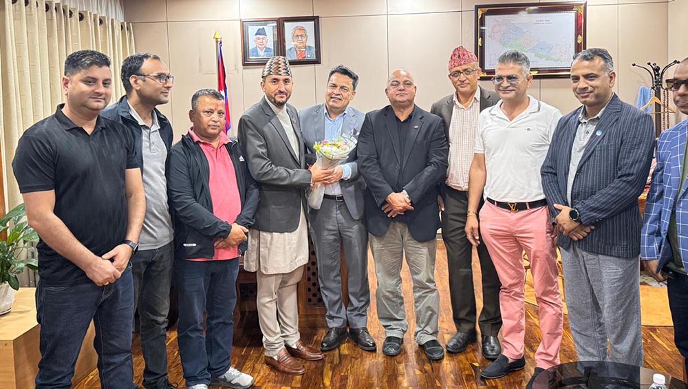 सञ्चारमन्त्री खरेलसँग एनआरएनएका अध्यक्ष डा. केसीको भेटवार्ता