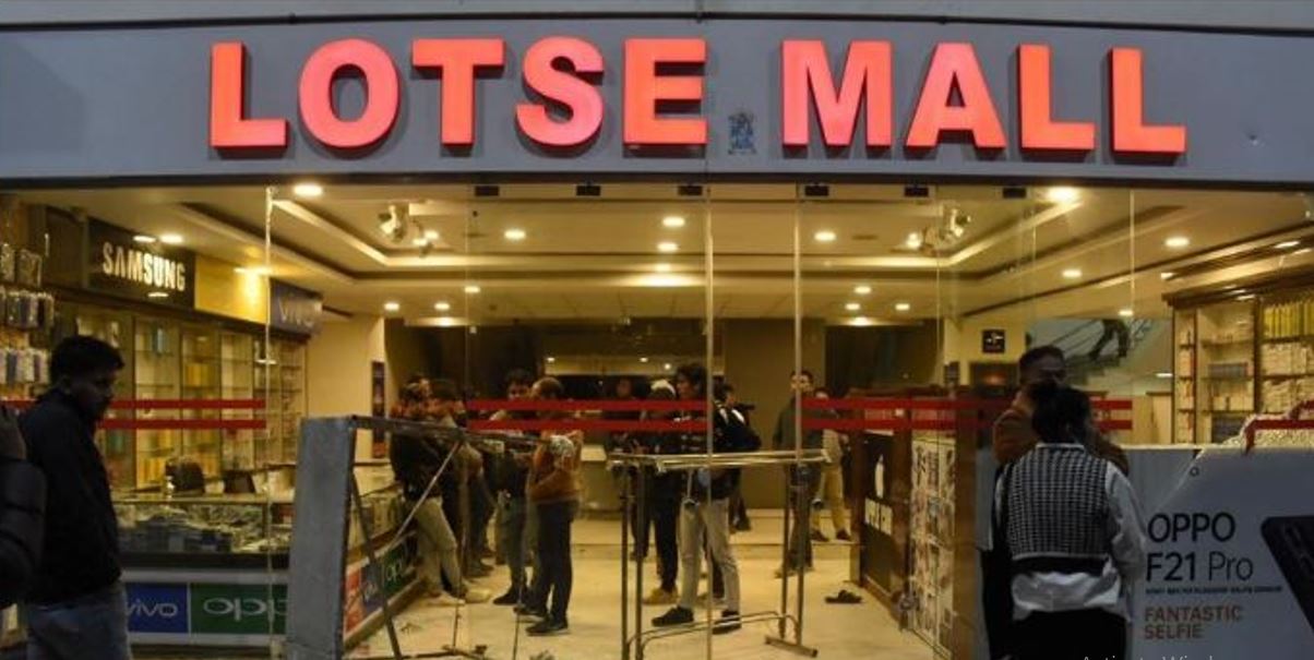 जेनजी आन्दोलनले खण्डहर बन्यो लोत्से मल, आगजनीबाट ३५ करोड बढीको क्षति