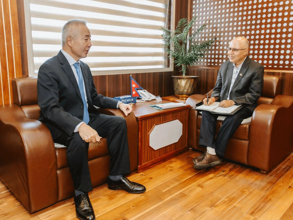 अर्थमन्त्री र जापानी राजदूतबीच शिष्टाचार भेट