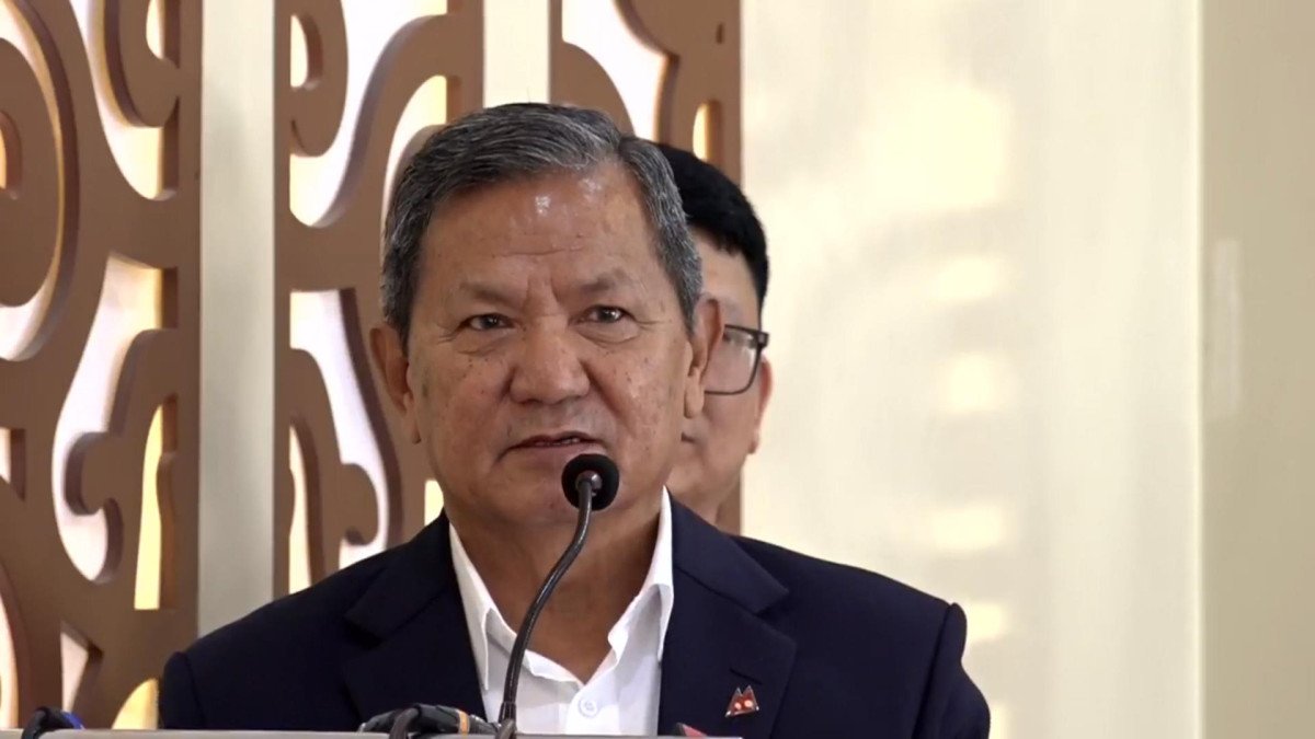 सञ्चारमन्त्रीको घरमा प्रदर्शनकारीले लगाए आगो