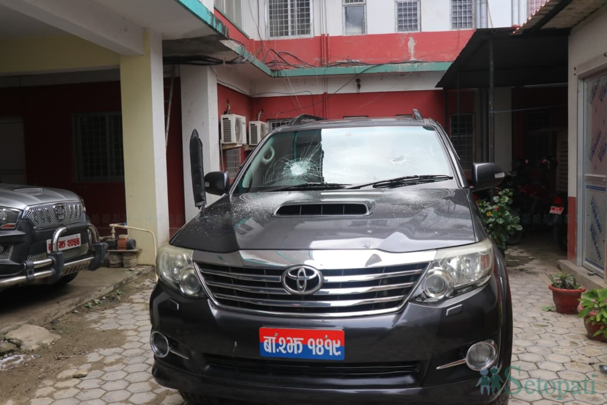 सुदूरपश्चिमका विभिन्न मन्त्रालयका गाडी तोडफोड