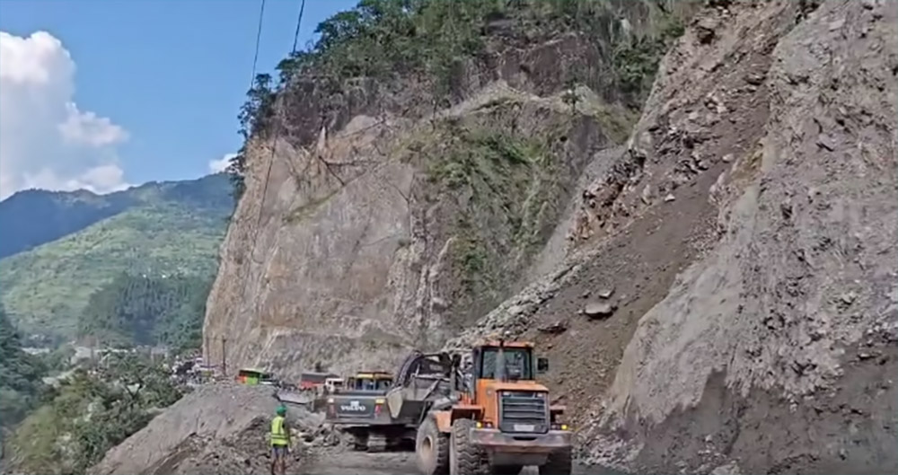 तुइन खोलाको पहिरो हटाउन सुरू