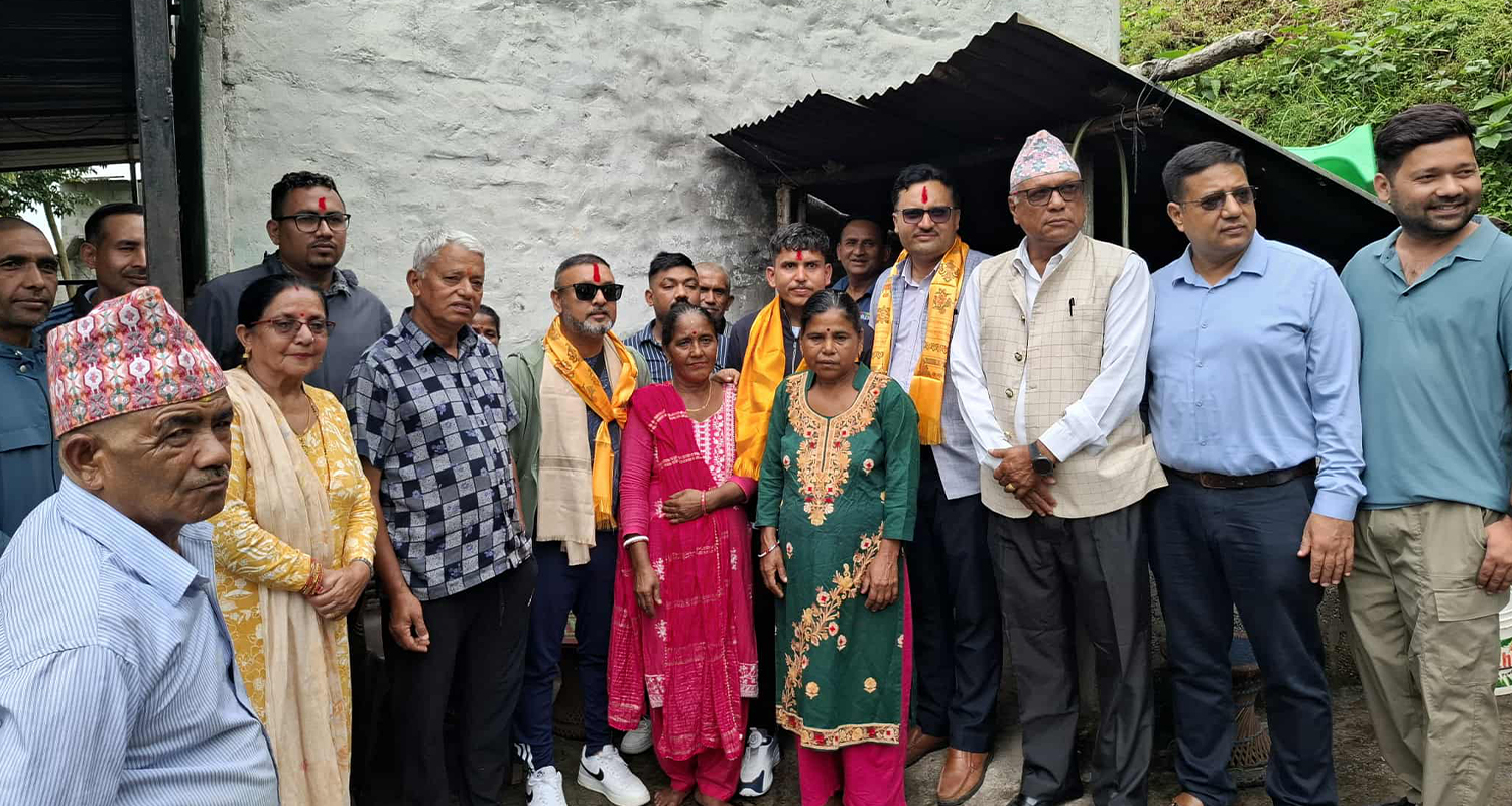 वडा अध्यक्ष थापाले गरे अलपत्र अमृतको उद्धार, भन्छन्– जनप्रतिनिधि हुनुको कर्तव्य पूरा गरेँ