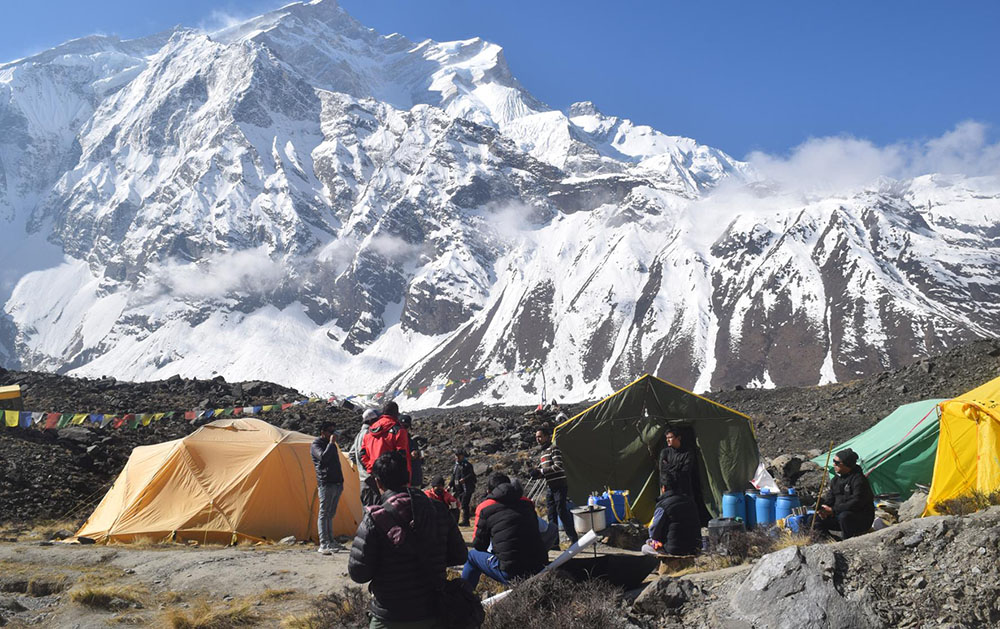 अन्नपूर्ण आधार शिविरको भ्रमणमा रोक
