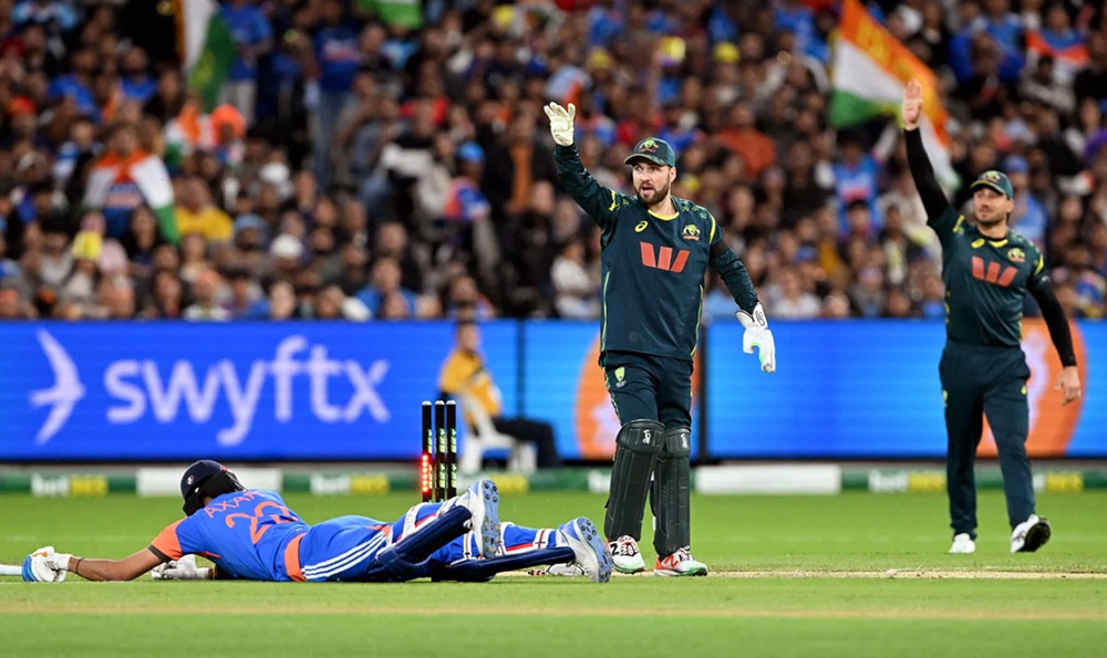 भारतविरुद्ध अस्ट्रेलिया ४ विकेटले विजयी