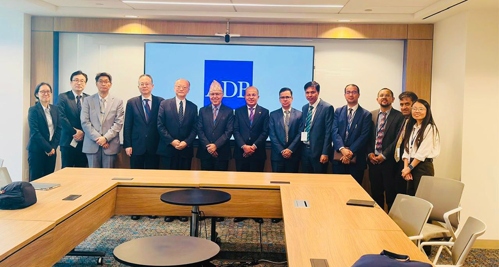 अर्थमन्त्री खनाल र एसियाली विकास बैकका अध्यक्षबीच भेटवार्ता