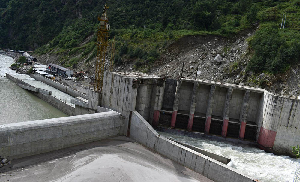 बाढीले देशभरका १३ जलविद्युत आयोजनाको उत्पादन बन्द