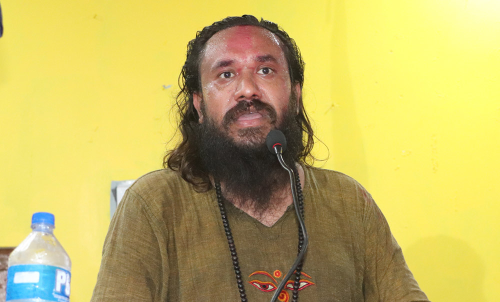 फरार खगेन्द्र सुनार बयानका लागि अदालतमा उपस्थित