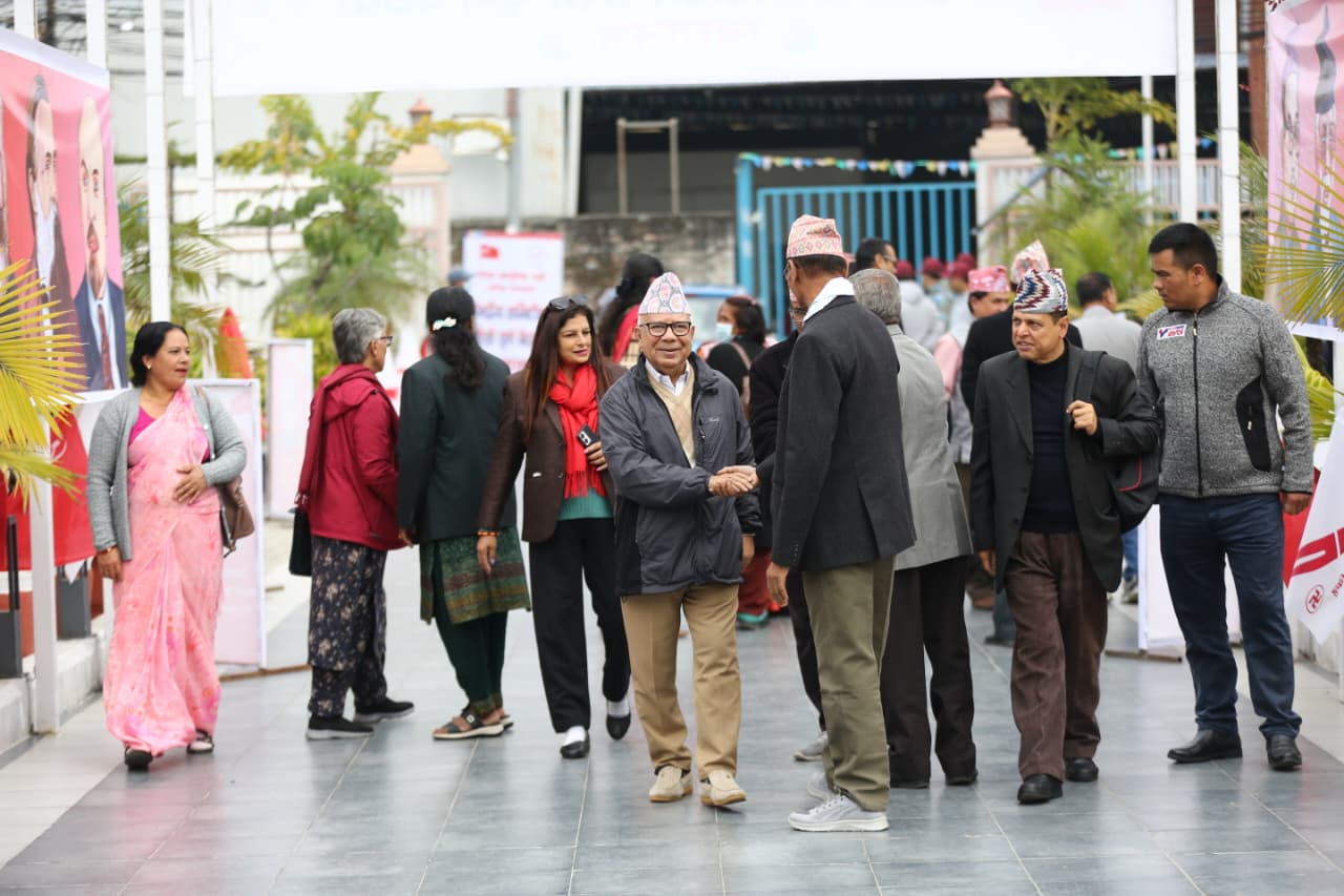 सुरक्षाबिना केन्द्रीय कमिटी बैठकस्थल पुगे माधव नेपाल (फोटोफिचर)