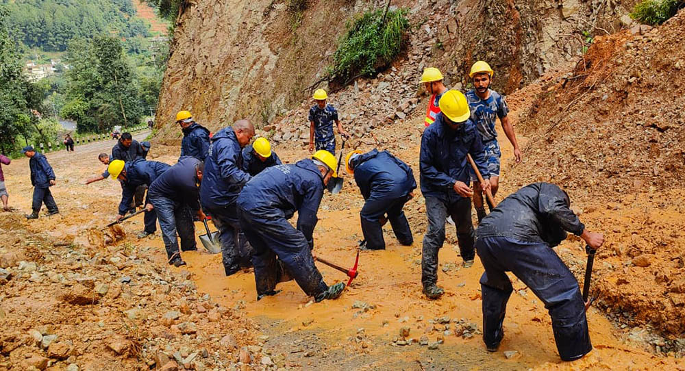 अविरल वर्षाका कारण गएको पहिरोले कुन सडकखण्डको अवस्था कस्तो ?