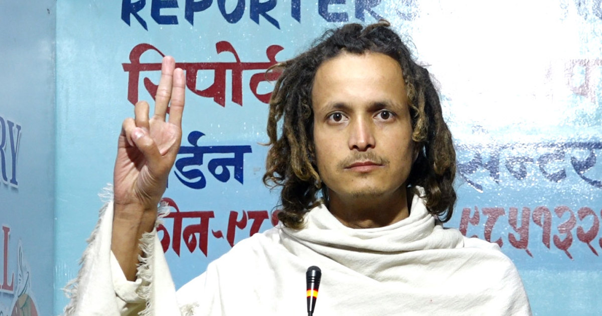 युवकले १० सेकेन्डमै सके पत्रकार सम्मेलन