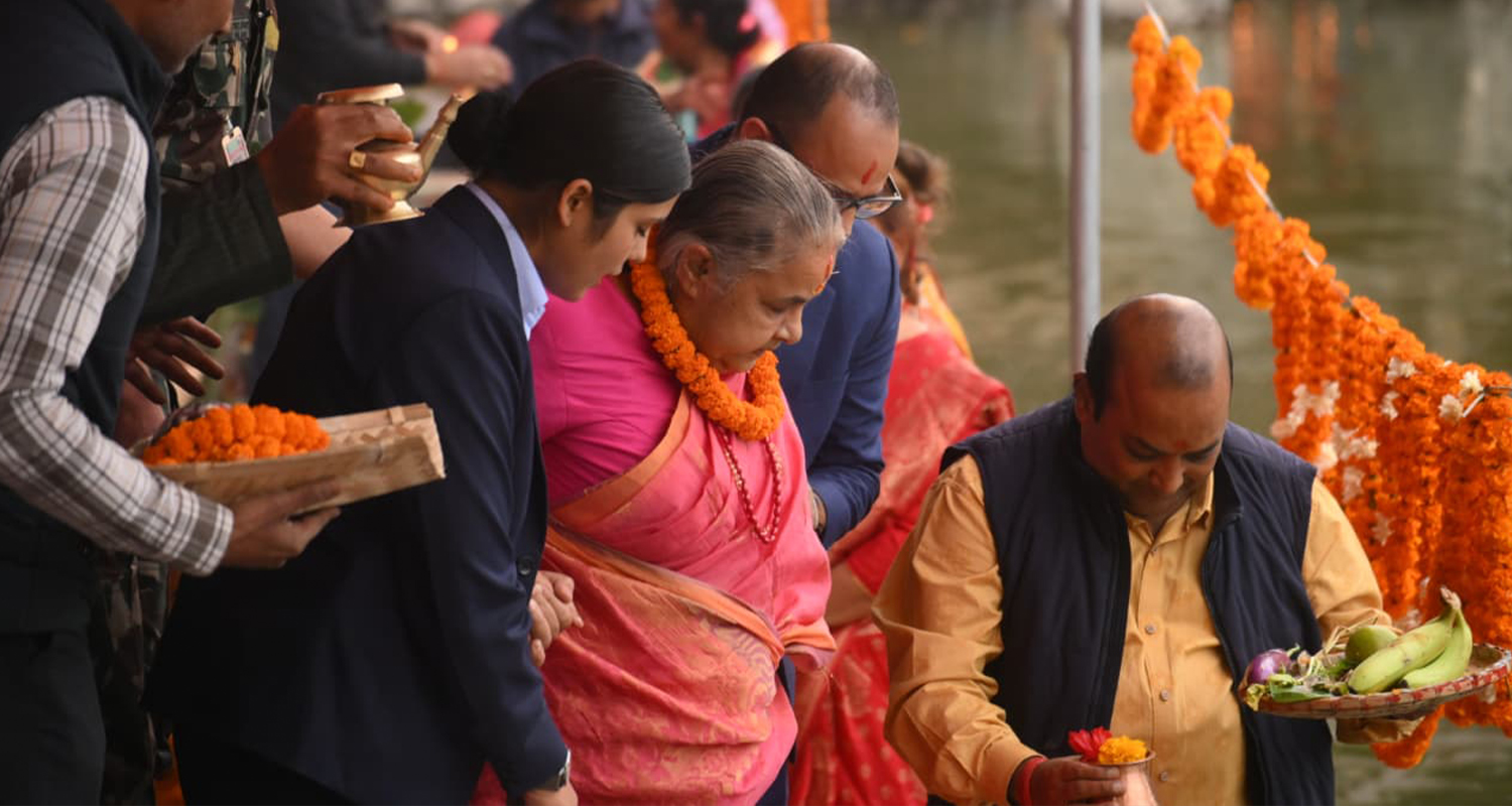 छठ घाटमा प्रधानमन्त्री (फोटो फिचर)