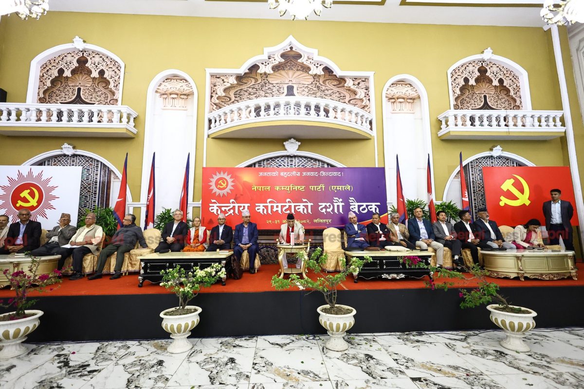 एमाले केन्द्रीय सचिवालय बैठक सुरू, अध्यक्ष ओलीले सम्बोधन गर्दै