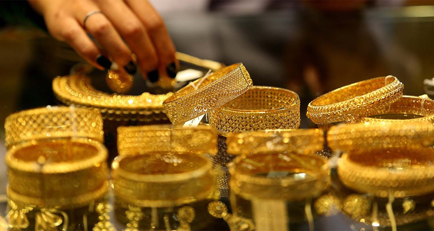 लगातार चौथो दिन पनि घट्यो सुनको मूल्य, कतिमा हुँदैछ करोबार ?