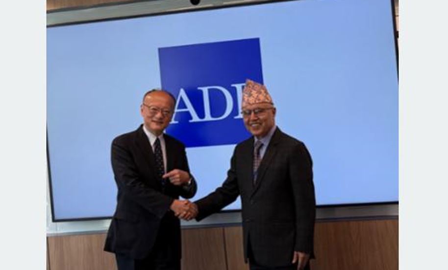 अर्थमन्त्री खनाल र एसियाली विकास बैंकका अध्यक्षबीच भेट, नेपालमा सञ्चालित परियोजनाको प्रगति, उपलब्धिको चर्चा