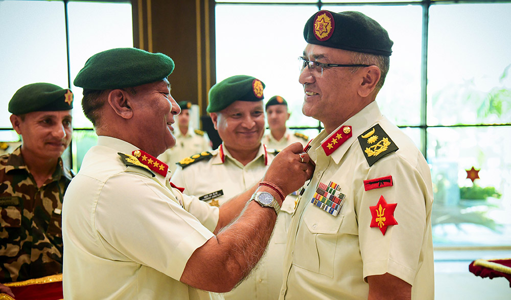 प्रधान सेनापतिद्वारा दर्ज्‍यानी चिन्ह प्रदान