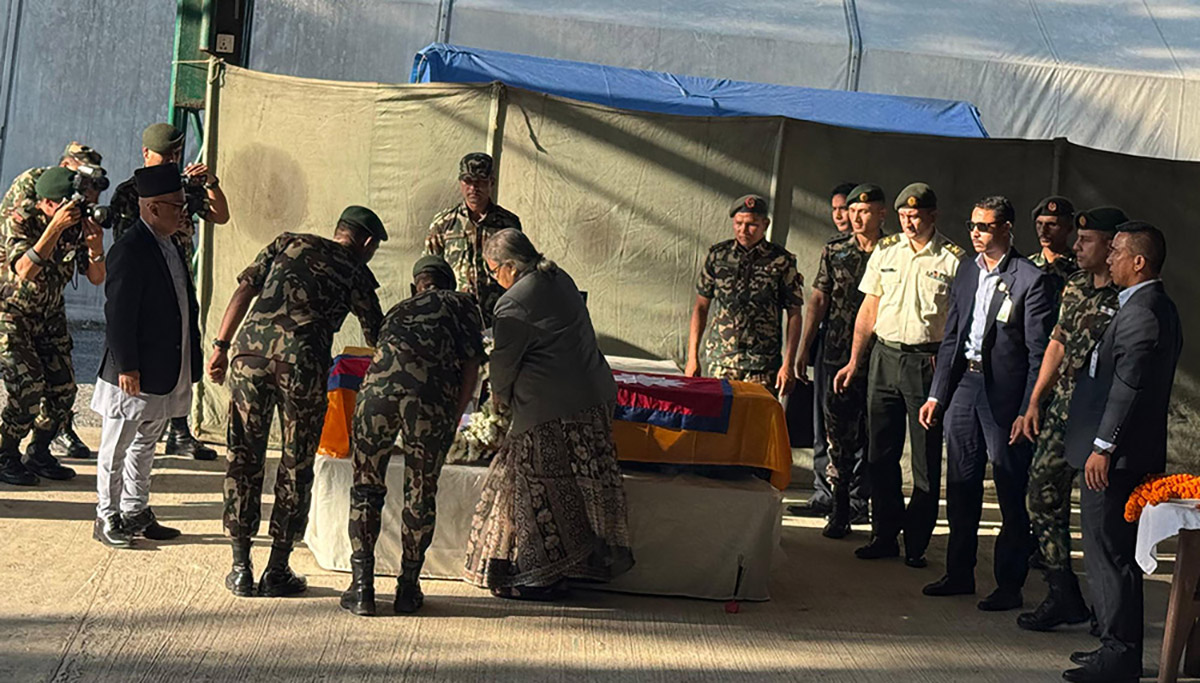 विपिन जोशीको पार्थिव शरीरमा प्रधानमन्त्रीसहितले दिए श्रद्धाञ्जली (तस्बिरहरू)