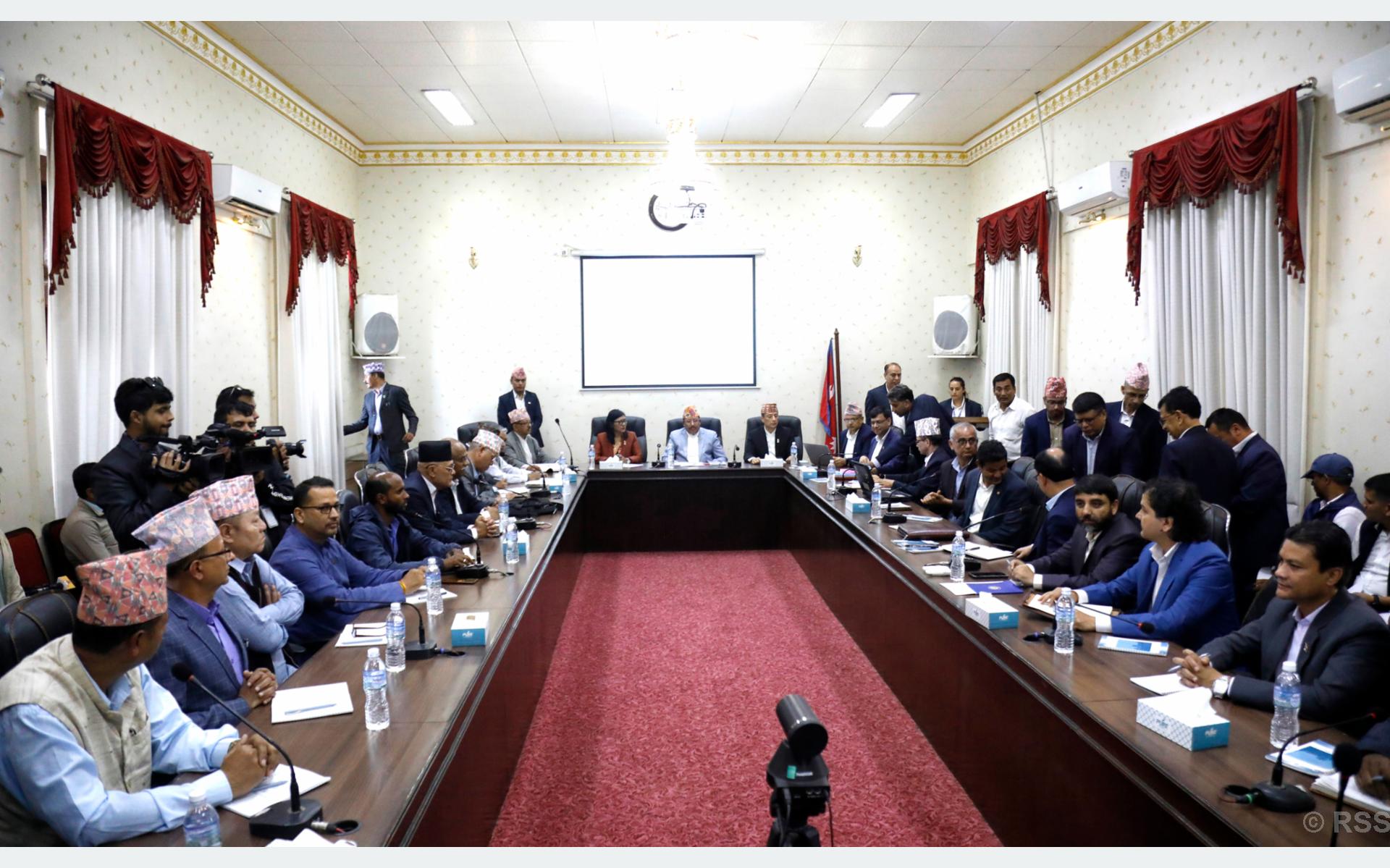 निर्वाचन आयोगमा फागुन २१ को निर्वाचन बारे दलहरुसँग छलफल सुरू