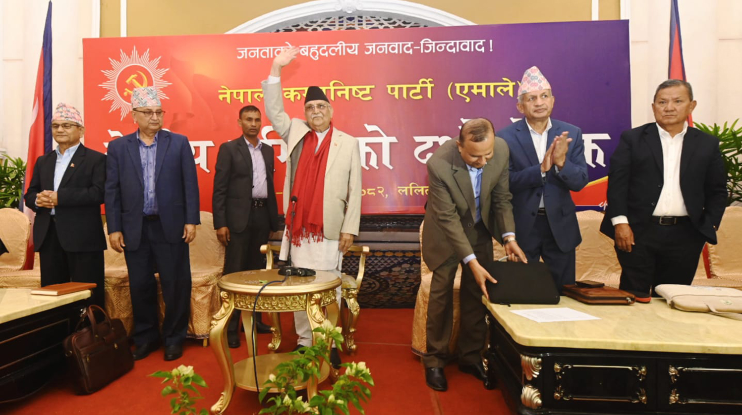 तस्बिरहरूमा हेर्नुहोस् एमालेको केन्द्रीय कमिटी बैठक