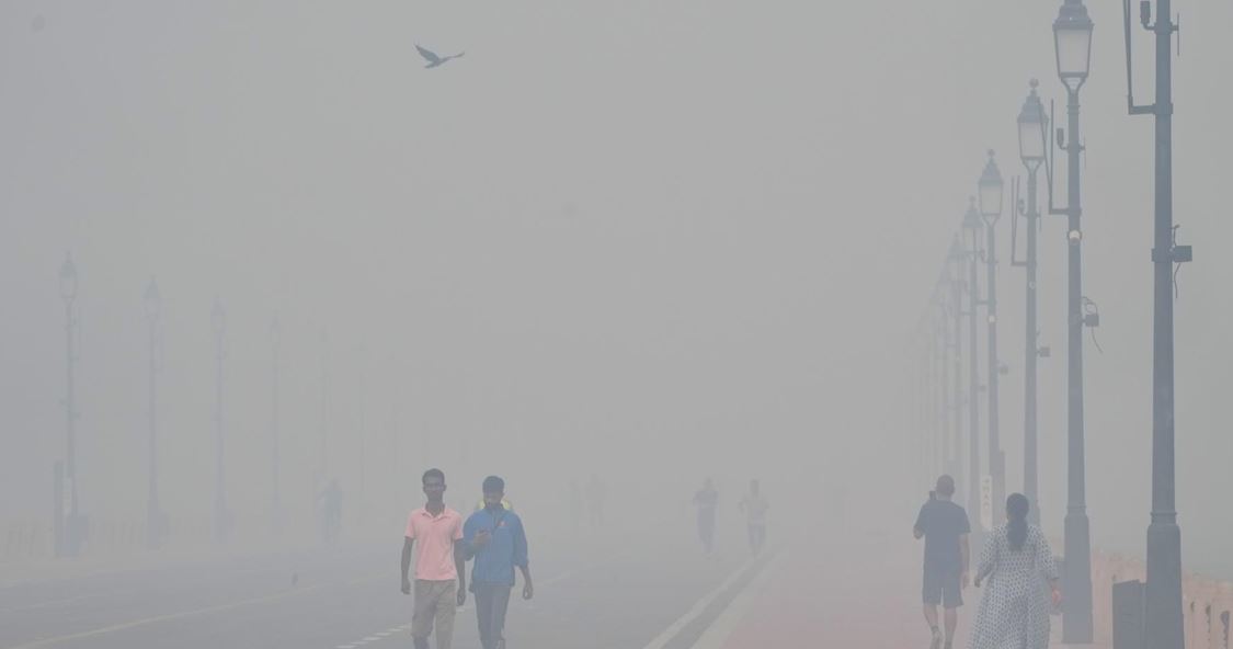 दीपावलीको आतशबाजीपछि नयाँदिल्ली घना र खतरनाक धुवाँले ढाकियो