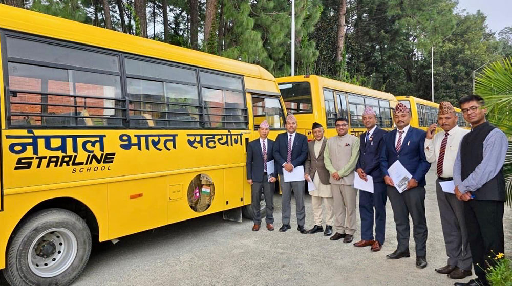 भारतले दियो उपहार स्वरूप नेपालका ४८ जिल्लाका शैक्षिक संस्थालाई ८१ स्कुल बस