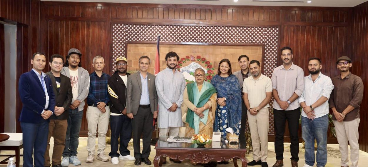 दुष्प्रचार चिर्नका लागि भूमिका खेलिदिन कलाकारसँग प्रधानमन्त्री कार्कीको आग्रह 