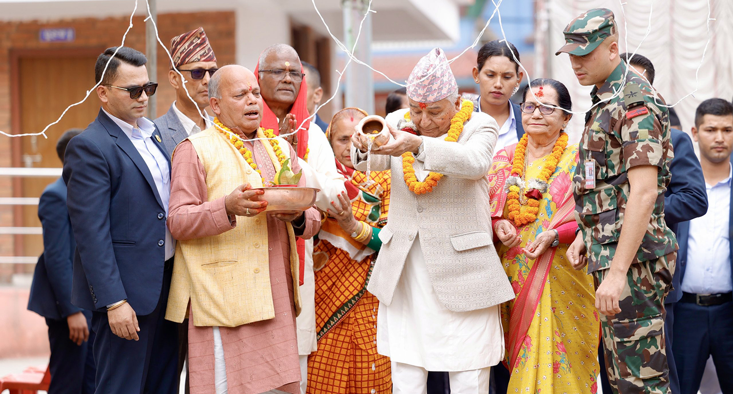 गौरीघाट पुगेर राष्ट्रपतिले गरे छठी माताको पूजा