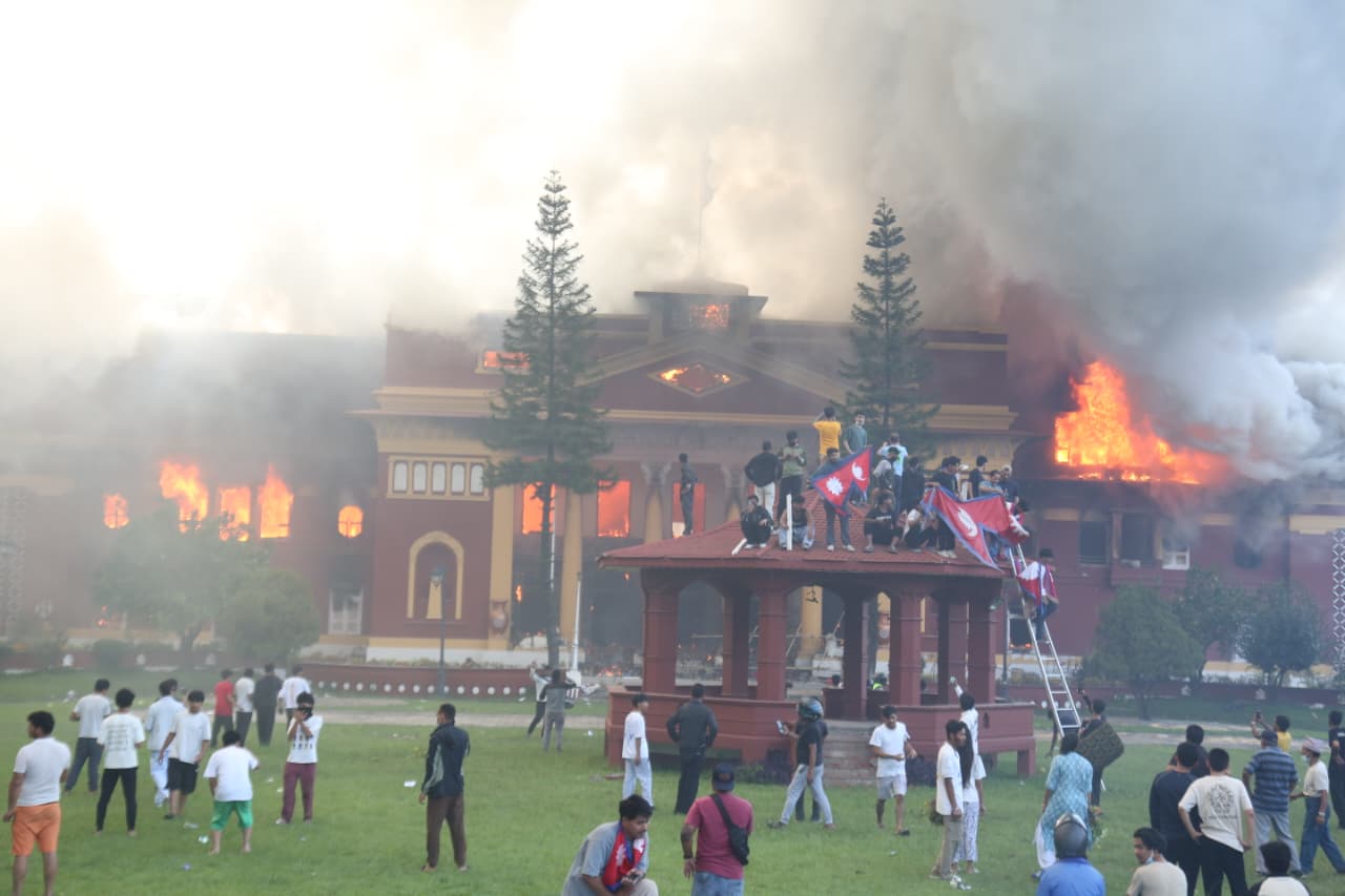 शीतल निवास तोडफोड र लुटपाट गर्ने तीनजना विरुद्ध मुद्दा दर्ता