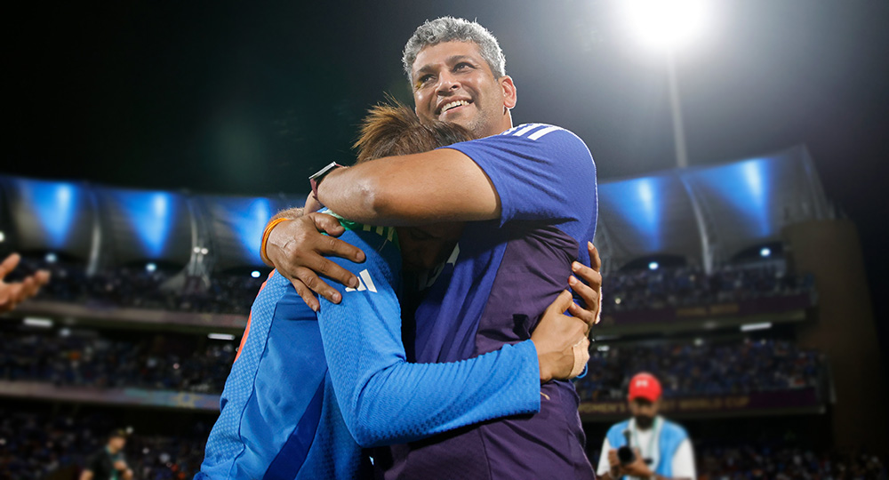 भारतलाई महिला विश्वकप जिताउने प्रशिक्षकको कथा, किन भनिदैछ ‘चकदे इन्डिया’ का कबीर खान ?