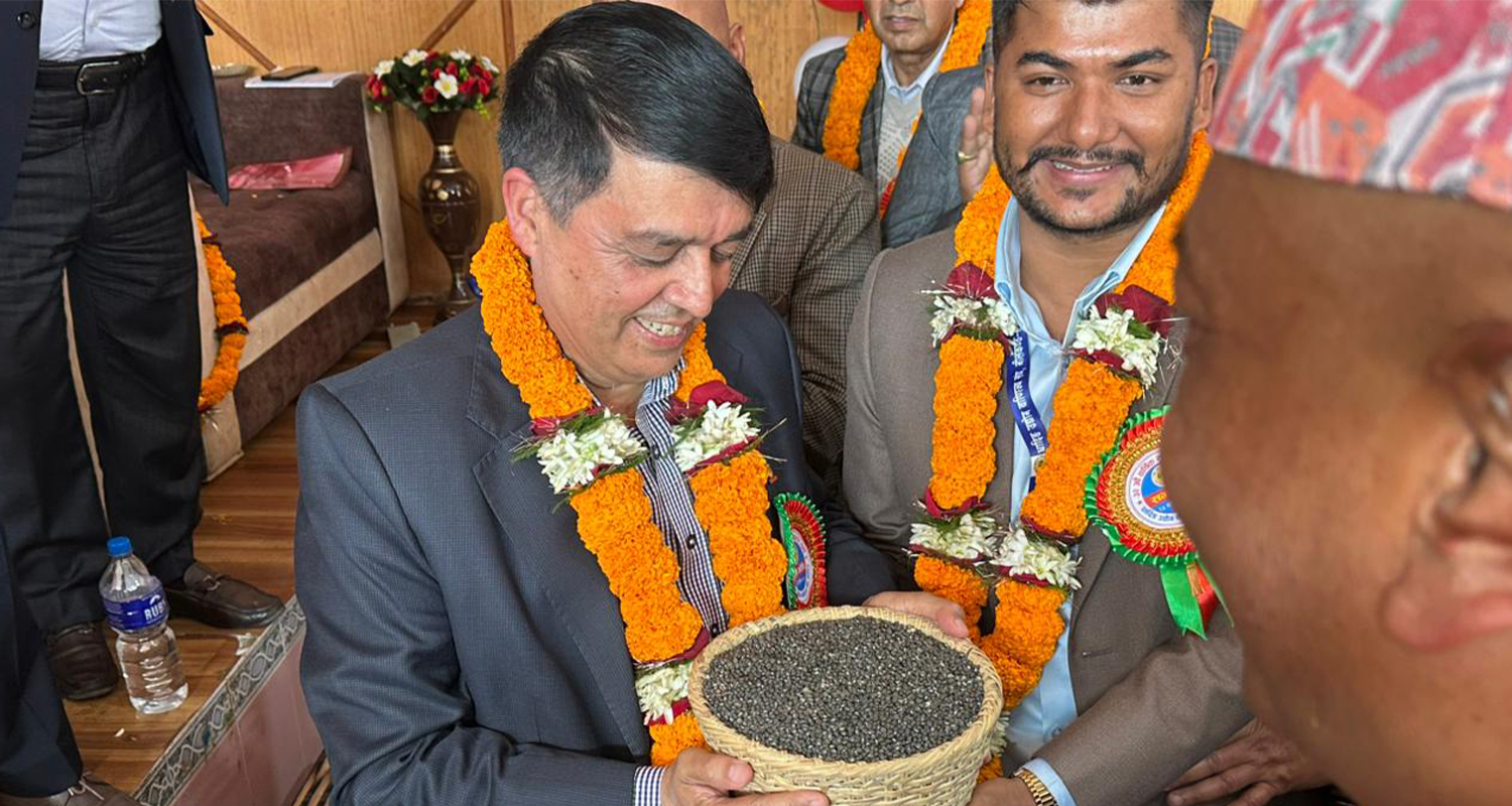 चन्द्र ढकाललाई धादिङको एक डाली मास कोशेली !