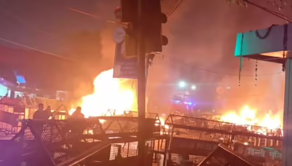 भारतको दिल्लीस्थित लाल किल्ला नजिक ठुलो विस्फोट