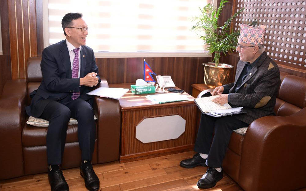 अर्थमन्त्री खनालसँग कोरिया गणतन्त्रका राजदूत यङको शिष्टाचार भेट