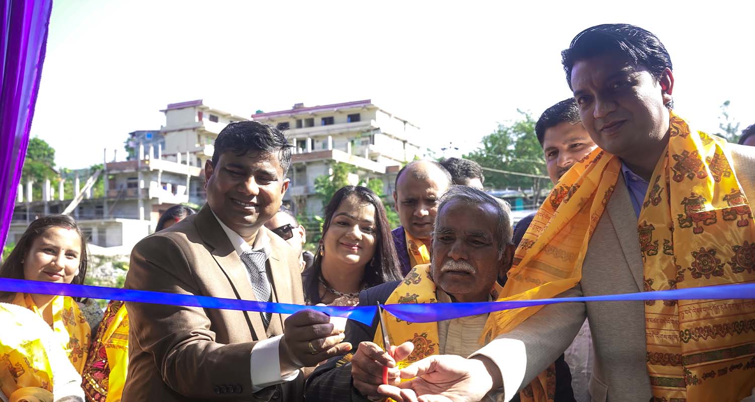 कजारियाद्वारा सिन्धुलीको आदर्शनगरमा नयाँ शोरूम उद्घाटन