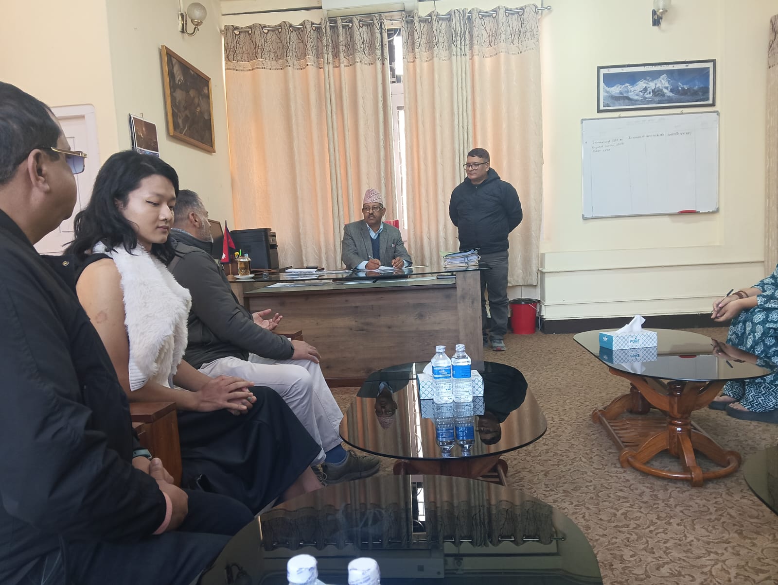 तेस्रोलिंगीको नेतृत्वमा निर्वाचन आयोगमा दल दर्ताको निवेदन