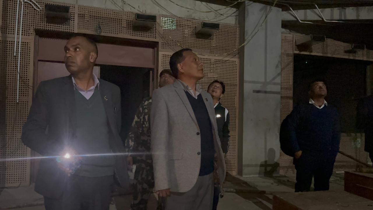 मन्त्री घिसिङद्वारा निर्माणाधीन संसद भवनको आकस्मिक निरीक्षण, निर्माणमा लापरवाही गर्नेलाई कारबाही गर्ने चेतावनी