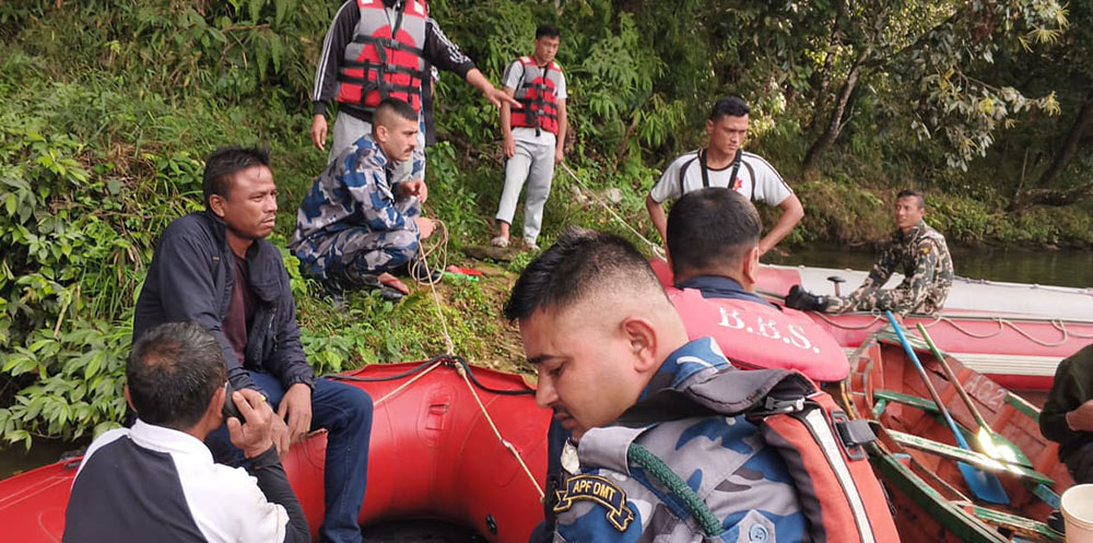 फेवातालमा डुङ्गा पल्टिएर डुबेका तीन जनाको सकुशल उद्धार