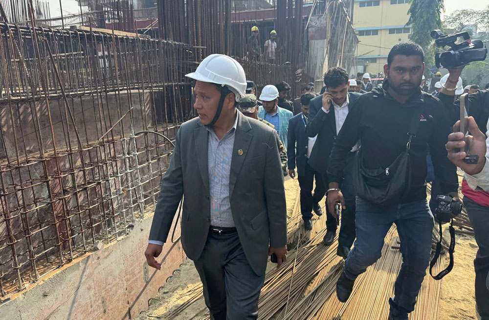 मन्त्री घिसिङबाट निर्माणाधीन कोशी अस्पताल भवनको निरीक्षण