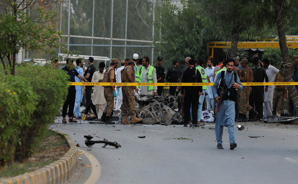 आत्मघाती आक्रमणमा तीन प्रहरीको मृत्यु