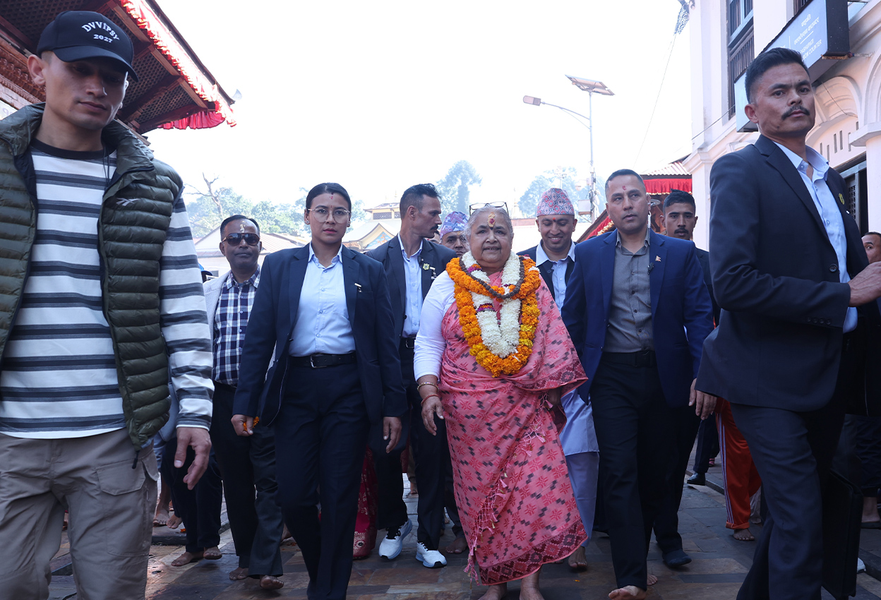 प्रधानमन्त्री कार्कीद्वारा पशुपतिनाथको दर्शन (फोटो फिचर)