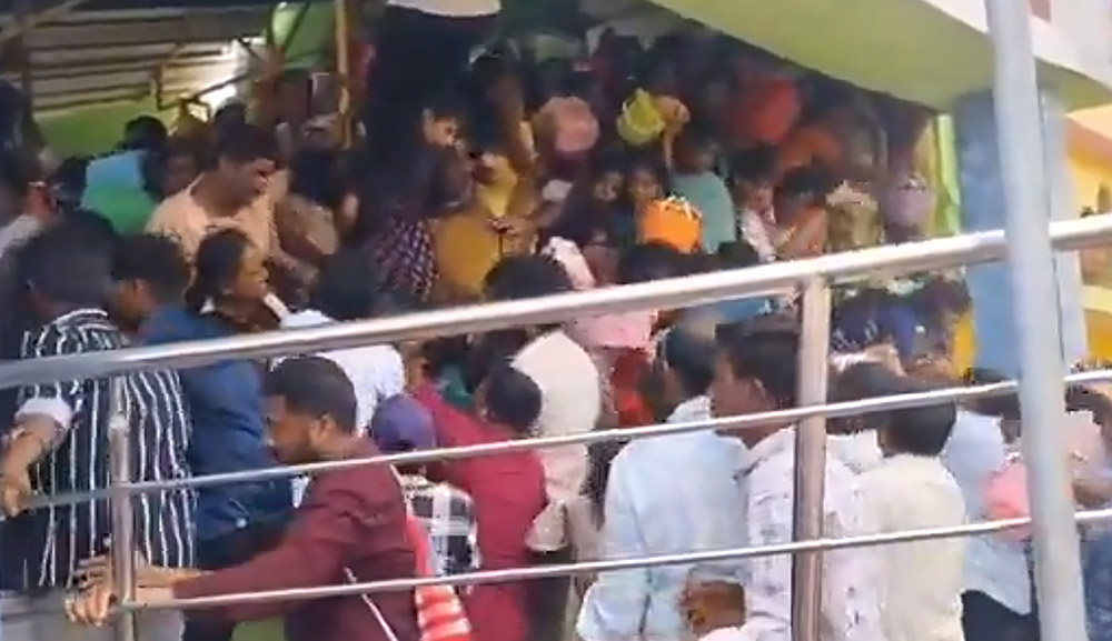 भारतको आन्ध्र प्रदेशस्थित मन्दिरमा भागदौड, सात जनाको मृत्यु