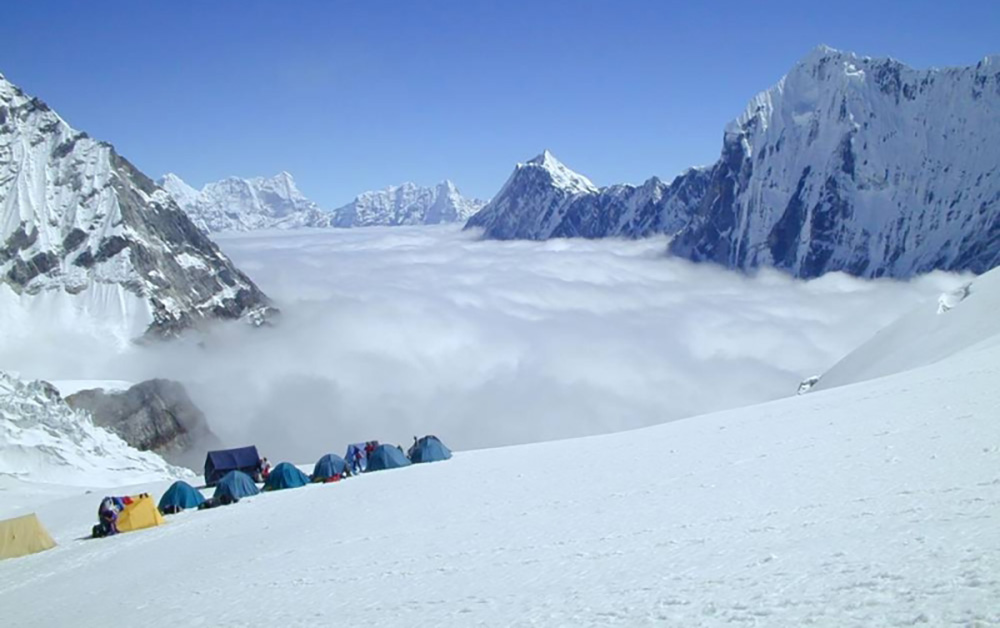 यलुङ रि हिमालको हिमपहिरोमा परेका ४ घाइतेको उद्धार