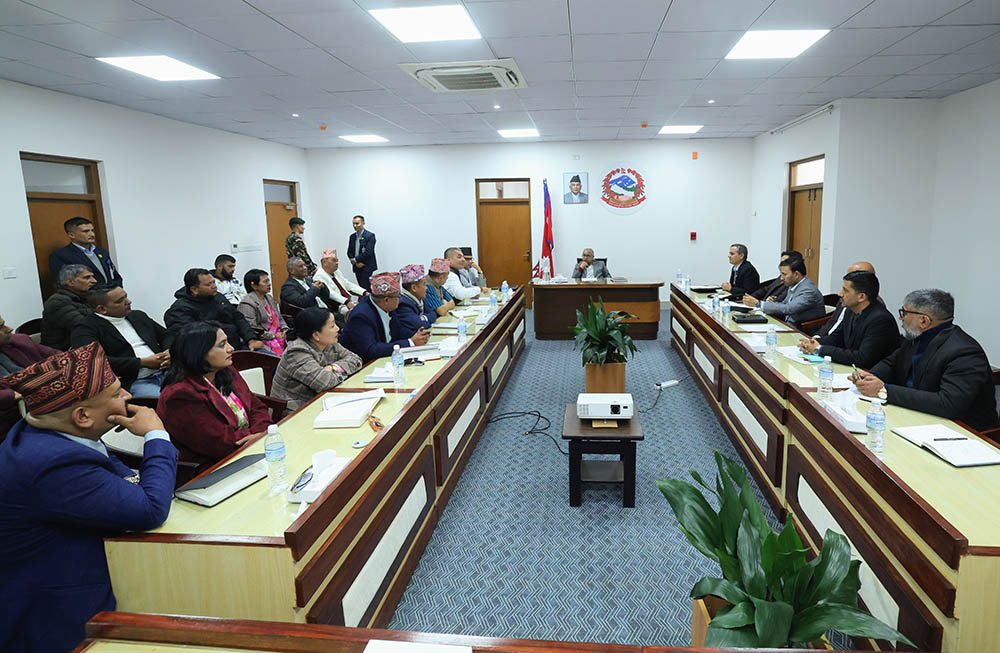 प्रधानमन्त्रीसँग दुर्गा प्रसाईंले मागे माफी