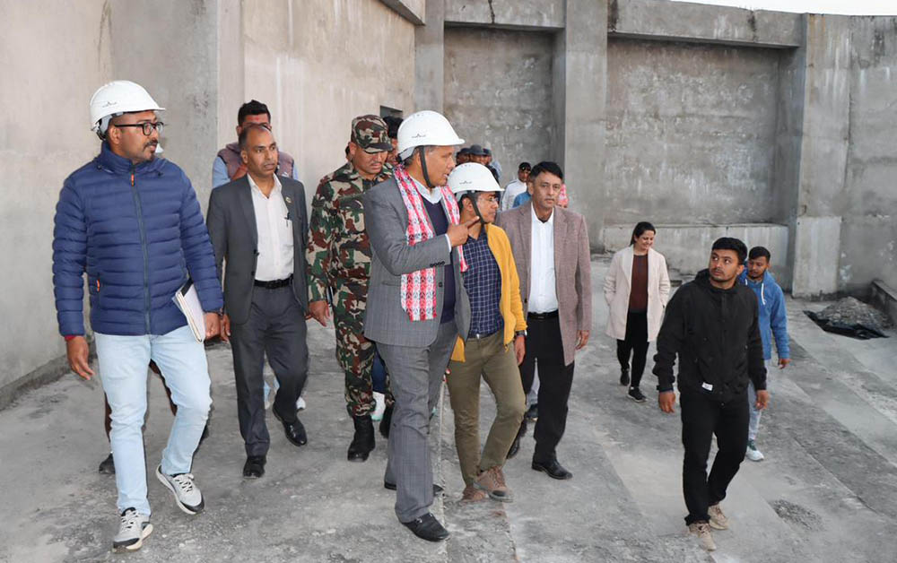 मन्त्री घिसिङबाट २०७७ सालदेखि निर्माणाधीन भरतपुर सिटीहलको निरीक्षण