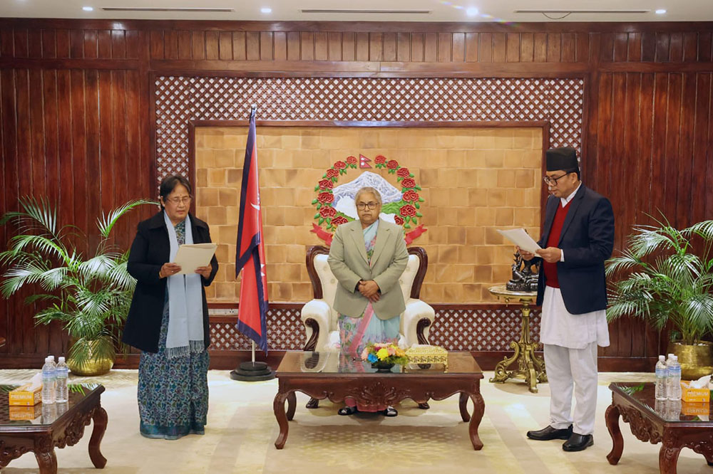 योजना आयोगका उपाध्यक्ष र सदस्यले लिए पद तथा गोपनीयताको शपथ