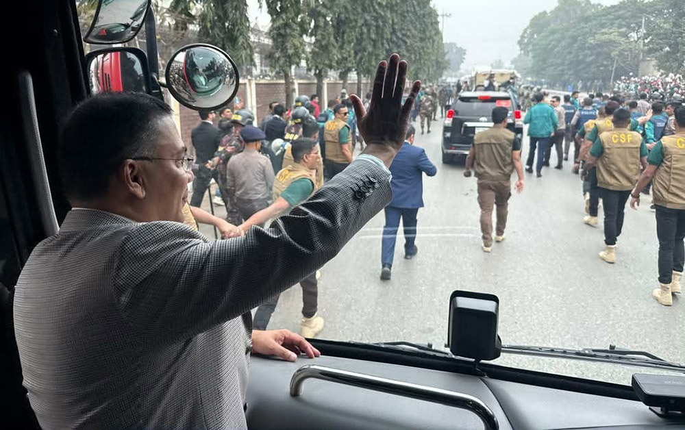 १७ बर्षपछि बंगलादेश फर्किए खालिदा जियाका छोरा रहमान