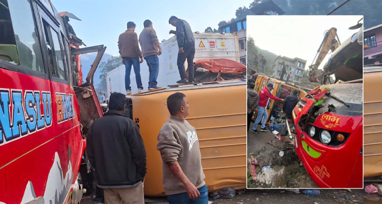 धादिङको चालिसेमा ६ वटा सवारी साधन एक आपसमा ठोक्किए