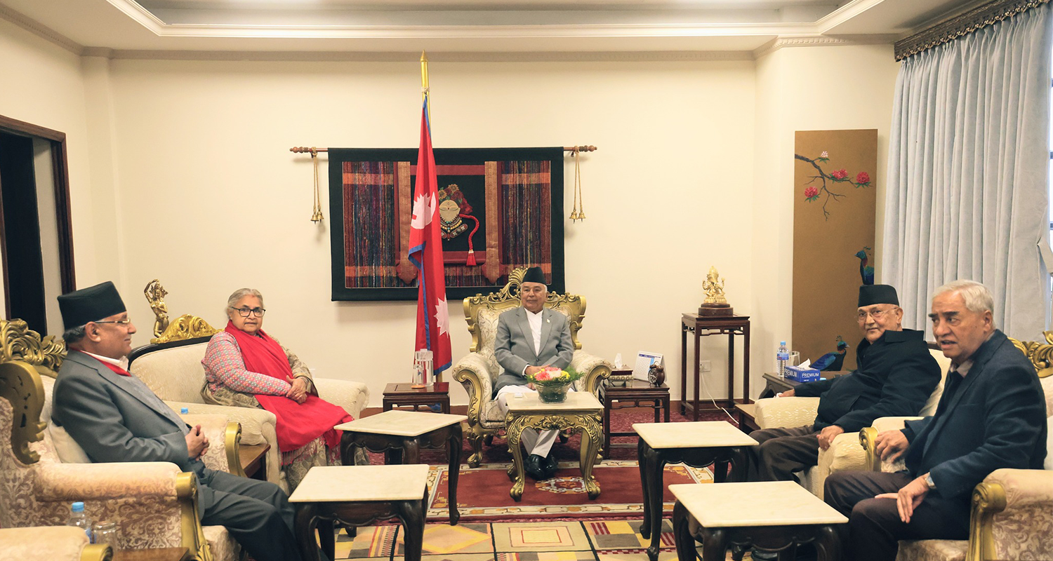प्रधानमन्त्रीसहित तीन दलका शीर्ष नेताहरुको बैठक हुदै