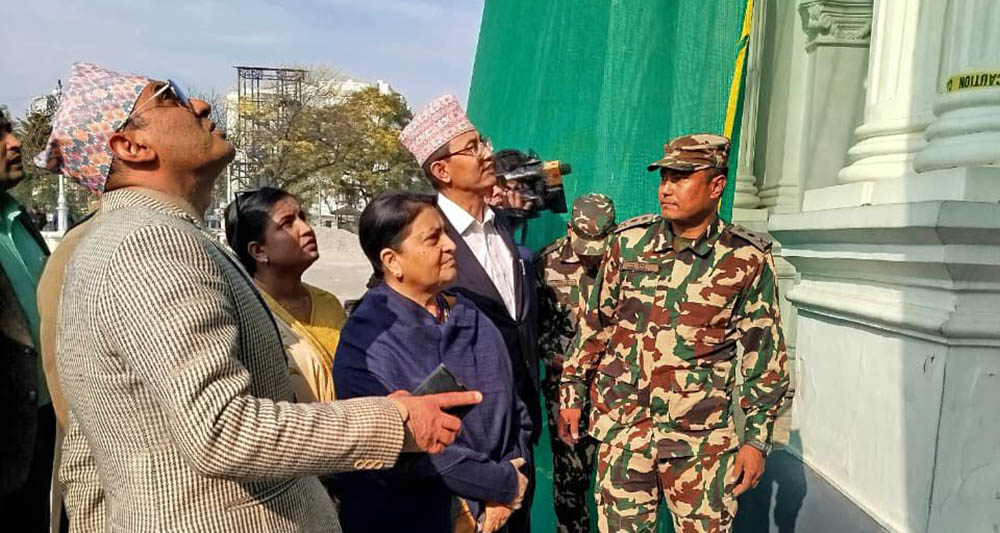 पूर्वराष्ट्रपति भण्डारीबाट भदौ २४ मा आगजनी भएको सिंहदरबारको अवलोकन