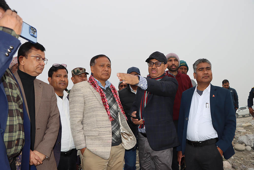 महाकाली पुल र तटबन्धको काम वर्षायामअघि नै सम्पन्न गरौं : मन्त्री घिसिङ