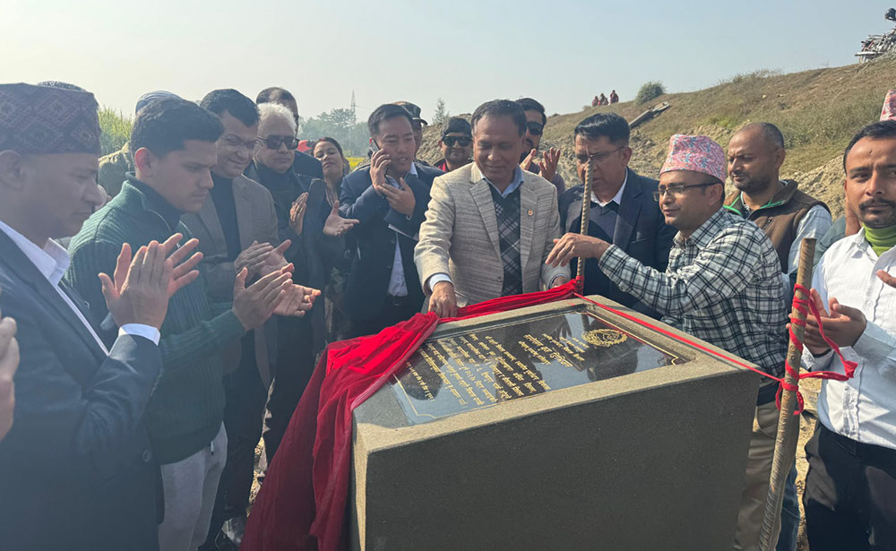 मन्त्री घिसिङबाट बर्दिया—कैलाली जोड्ने दौलतपुरघाट पुलको शिलान्यास
